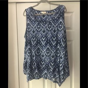 Shark tooth hem tank top